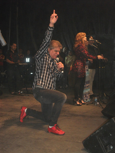 Vocalista de joelhos