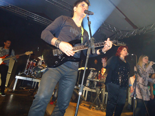 Show em Cascavel-PR 12/11/2011 - Foto DSC00078