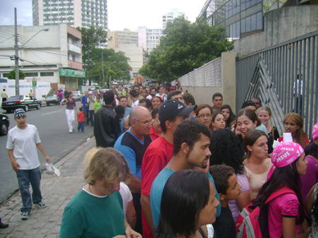 03 - Na fila