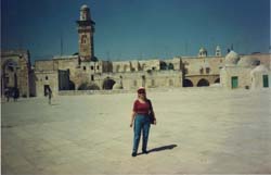 Pátio defronte a mesquita de Omar-onde existia o templo de Salomão