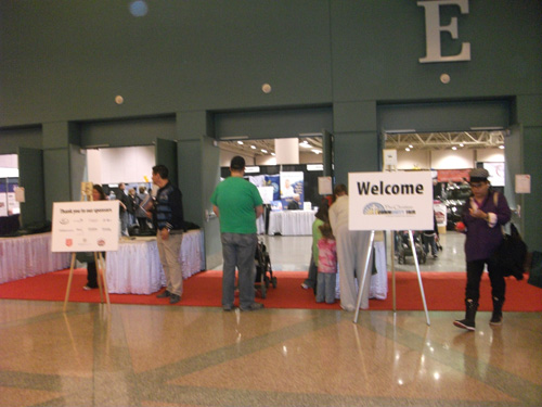 Entrada principal do evento com placas de Welcome e agradecimento aos patrocinadores